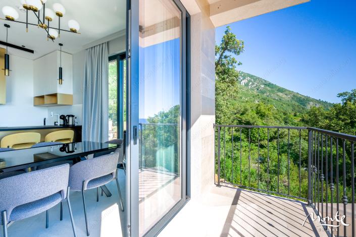 Image No.18-4 Bed Townhouse for sale