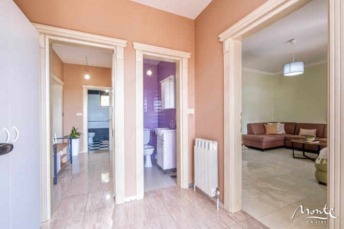 Image No.18-4 Bed House for sale