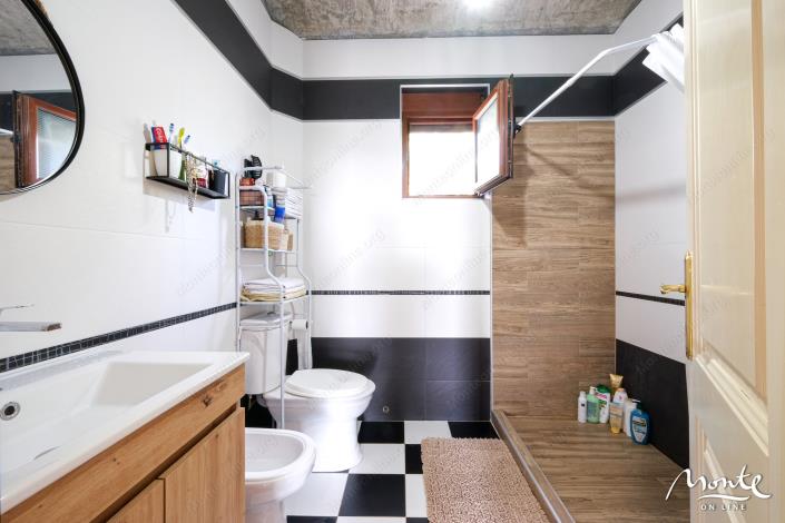 Image No.25-4 Bed House for sale