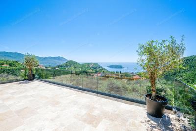 villa-la-kosta-v-tihom-poselke-markovichi-s-bassejnom-tropicheskimi-palmami-i-elegantnym-dizajnom_04