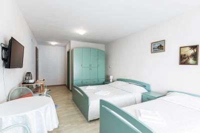 mini-otel-v-czentre-budvy-s-vysokim-dohodom-i-bolshim-potenczialom_06