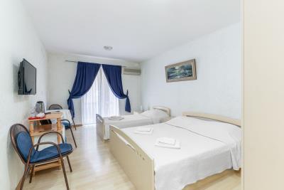 mini-otel-v-czentre-budvy-s-vysokim-dohodom-i-bolshim-potenczialom_08