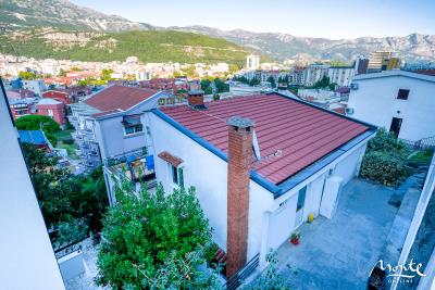 1 - Budva, Maison