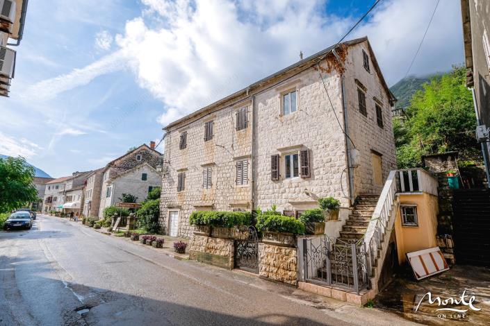 Image No.1-3 Bed Townhouse for sale