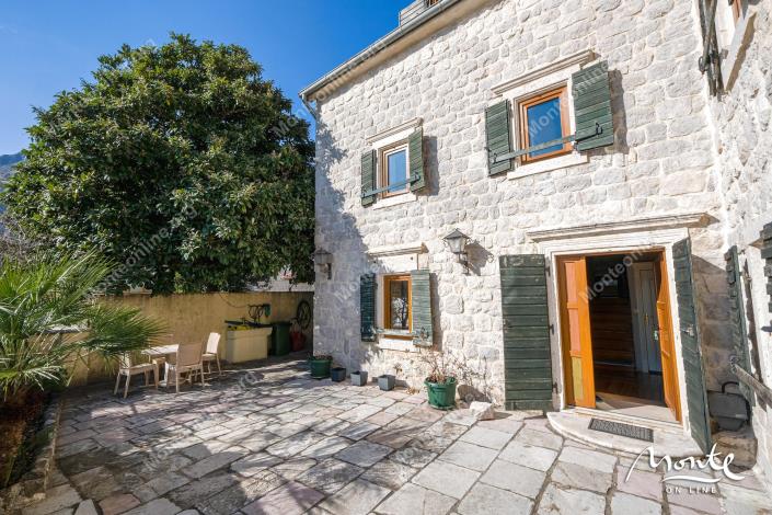 Image No.2-Villa de 6 chambres à vendre à Kotor