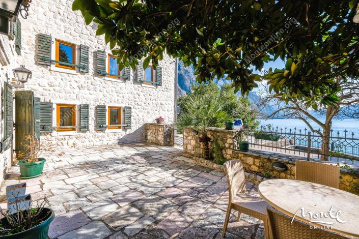 Image No.1-6 Bed Villa for sale