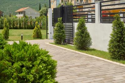 uyutnyj-mini-otel-s-bassejnom-i-sadom-v-lastve-grbalskoj_15