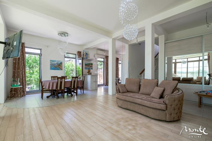 Image No.6-6 Bed House for sale