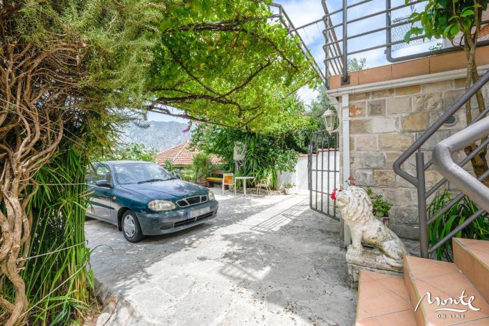 Image No.4-Chalet de 4 chambres à vendre à Kotor