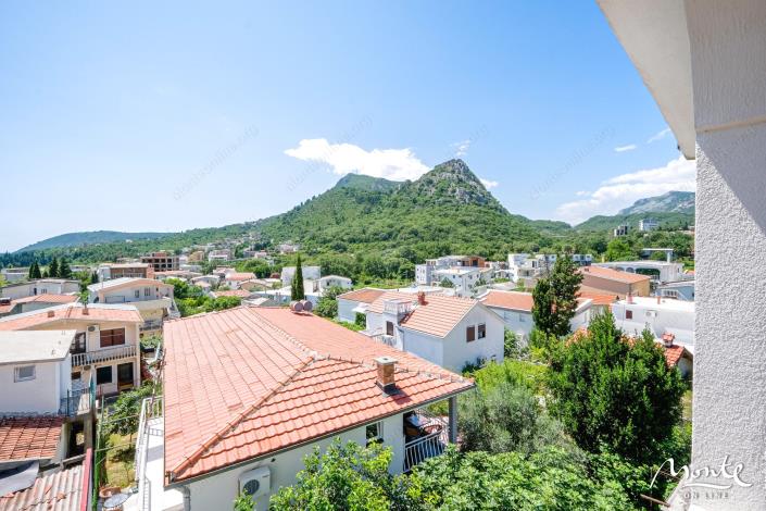 Image No.16-6 Bed House for sale