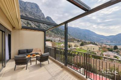 uyutnaya-kvartira-s-bolshoj-terrasoj-v-semejnom-rajone-dobroty-kotor_02