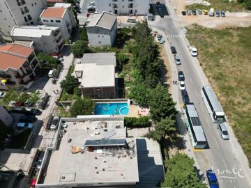velikolepnyj-4-etazhnyj-otel-s-restoranom-i-parkovkoj-v-300-m-ot-morya-bar_06