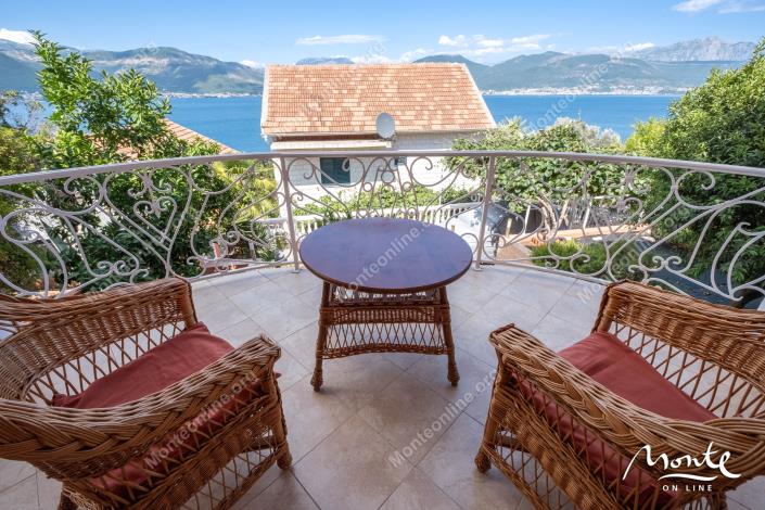 Image No.2-Maison de 3 chambres à vendre à Tivat