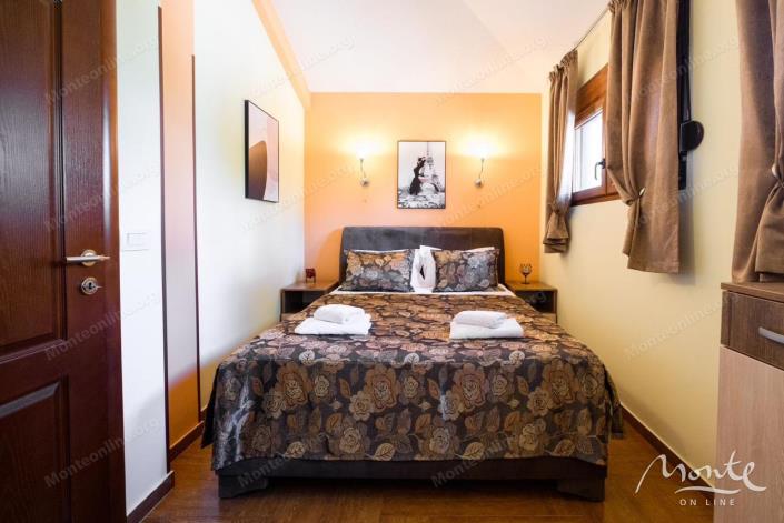 Image No.17-3 Bed House for sale