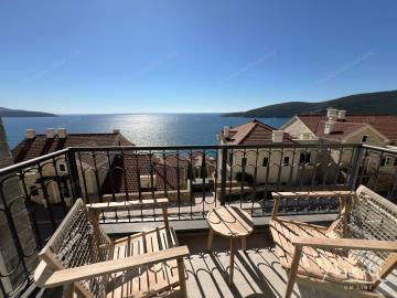 svetlaya-studiya-s-panoramnym-vidom-na-more-v-marina-village-lustica-bay_01