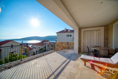 kvartira-s-2-spalnyami-vidom-na-more-i-sadom-v-marina-village-lustica-bay_01
