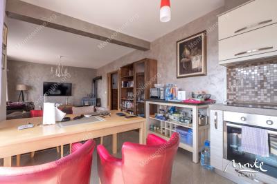 sovremennaya-kvartira-s-2-spalnyami-i-vidom-na-more-v-rajone-lazi-budva_11