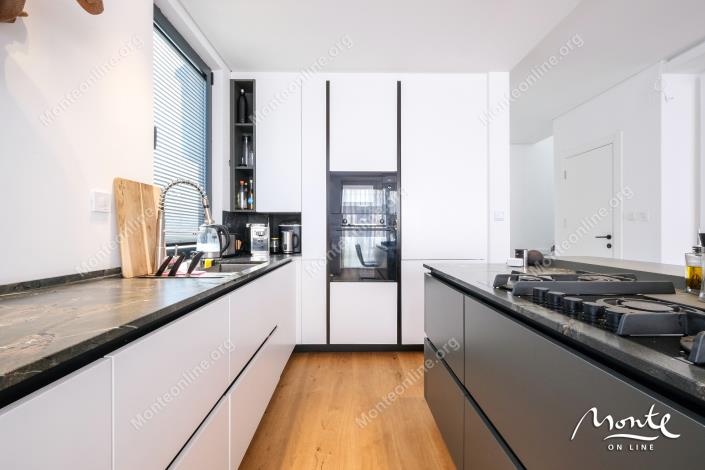 Image No.18-3 Bed Townhouse for sale