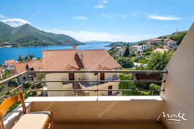 dvuhurovnevye-apartamenty-s-2-spalnyami-v-150-m-ot-morya-v-kamenari-herczeg-novi_01