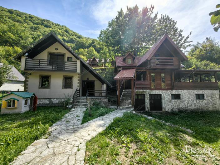 Image No.1-5 Bed House for sale