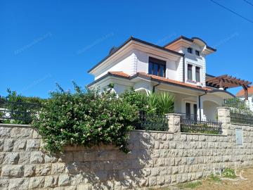 roskoshnaya-villa-s-bassejnom-v-radovichah-lushticza_02