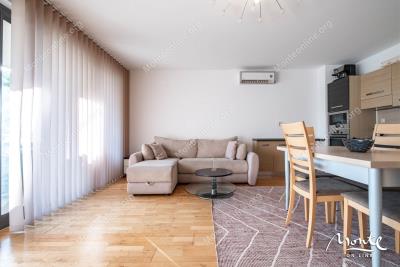 prostornaya-kvartira-s-2-spalnyami-v-komplekse-s-bassejnom-u-morya-przhno_05