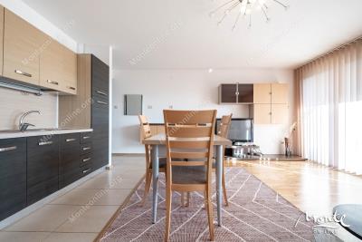 prostornaya-kvartira-s-2-spalnyami-v-komplekse-s-bassejnom-u-morya-przhno_12