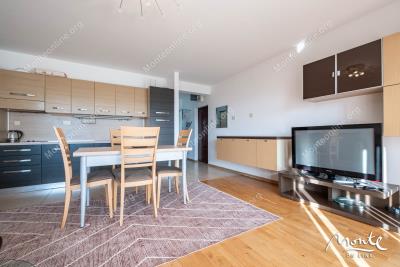 prostornaya-kvartira-s-2-spalnyami-v-komplekse-s-bassejnom-u-morya-przhno_13