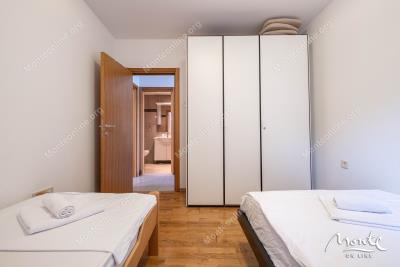 prostornaya-kvartira-s-2-spalnyami-v-komplekse-s-bassejnom-u-morya-przhno_15