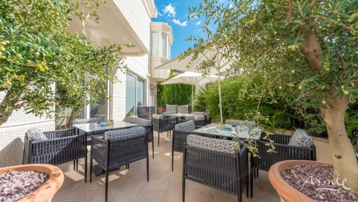 Image No.3-Un hôtel de 9 chambres à vendre à Budva