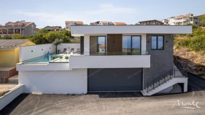 sovremennaya-villa-s-bassejnom-i-vidom-na-more-v-krimovicze-budva_01