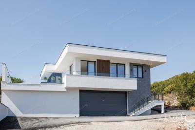 sovremennaya-villa-s-bassejnom-i-vidom-na-more-v-krimovicze-budva_04