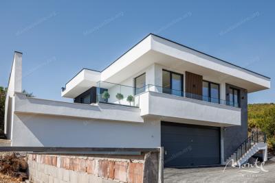 sovremennaya-villa-s-bassejnom-i-vidom-na-more-v-krimovicze-budva_03