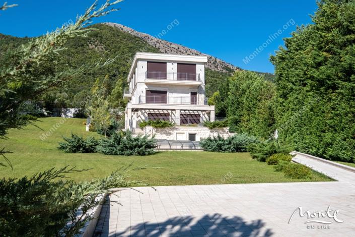 Image No.7-Villa de 6 chambres à vendre à Tivat