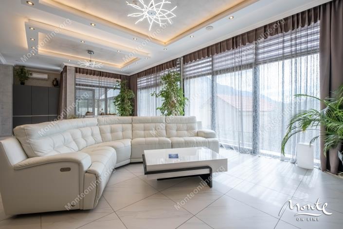 Image No.2-Maison de 6 chambres à vendre à Kotor