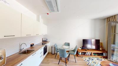 uyutnaya-kvartira-s-1-spalnej-i-vidom-na-ploshhad-piazza-v-lustica-bay-centrale_03