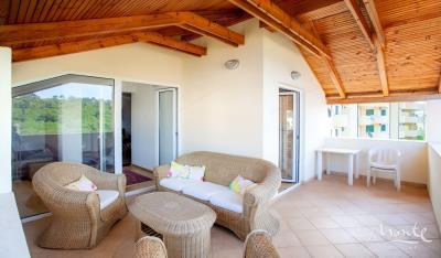 prostornaya-kvartira-s-1-spalnej-v-petrovacze-s-vidom-na-more_02