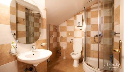 prostornaya-kvartira-s-1-spalnej-v-petrovacze-s-vidom-na-more_07