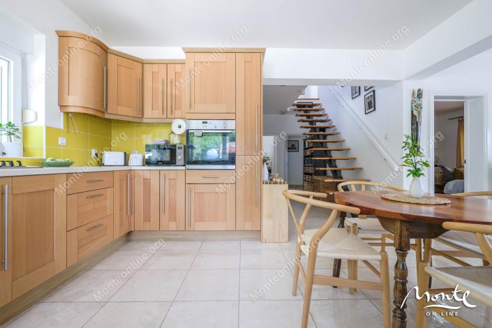 Image No.18-4 Bed House for sale