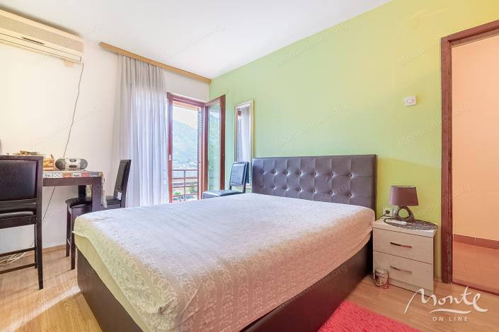 Image No.6-6 Bed House for sale