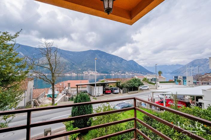 Image No.1-6 Bed House for sale