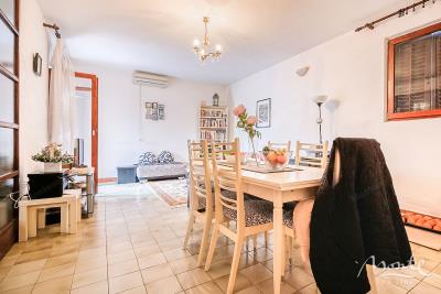 prostornyj-3-etazhnyj-dom-v-dobrote-v-shagovoj-dostupnosti-ot-morya_13