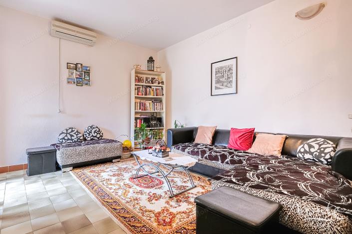 Image No.12-6 Bed House for sale