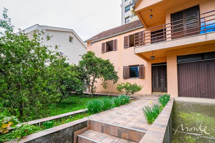 Image No.16-6 Bed House for sale