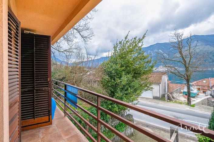 Image No.19-6 Bed House for sale