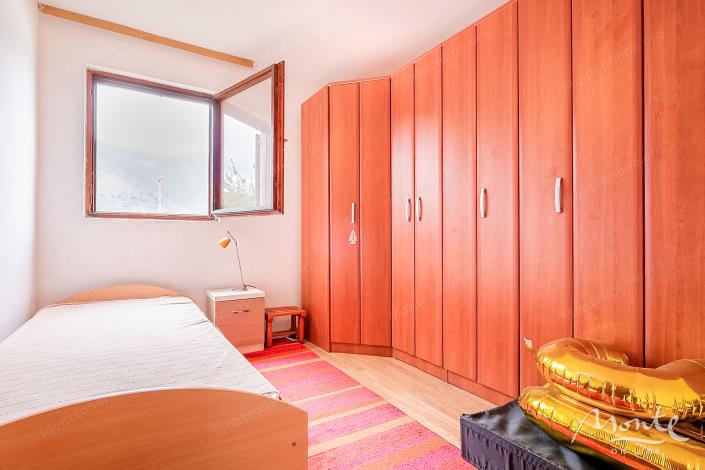 Image No.24-6 Bed House for sale