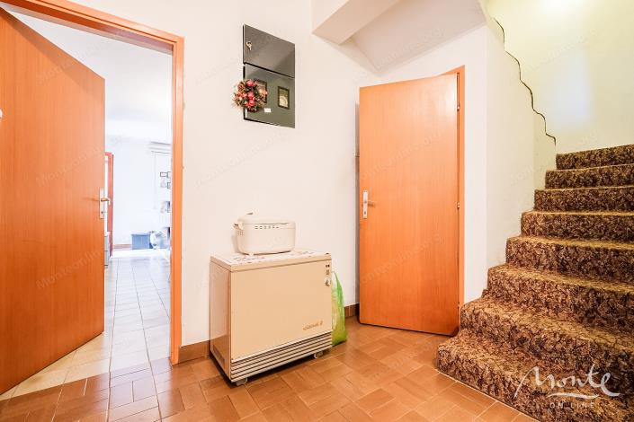 Image No.30-6 Bed House for sale