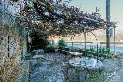 starinnyj-kamennyj-dom-pod-restavracziyu-v-boko-kotorskom-zalive_14