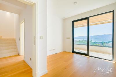 roskoshnyj-dupleks-s-zahvatyvayushhim-vidom-na-boka-kotorskij-zaliv-v-tivate_10