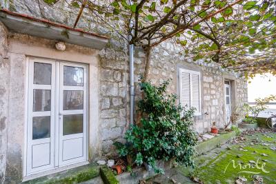 kamennyj-dom-na-pervoj-linii-v-kostanicze-investicziya-s-vidom-na-zaliv_09